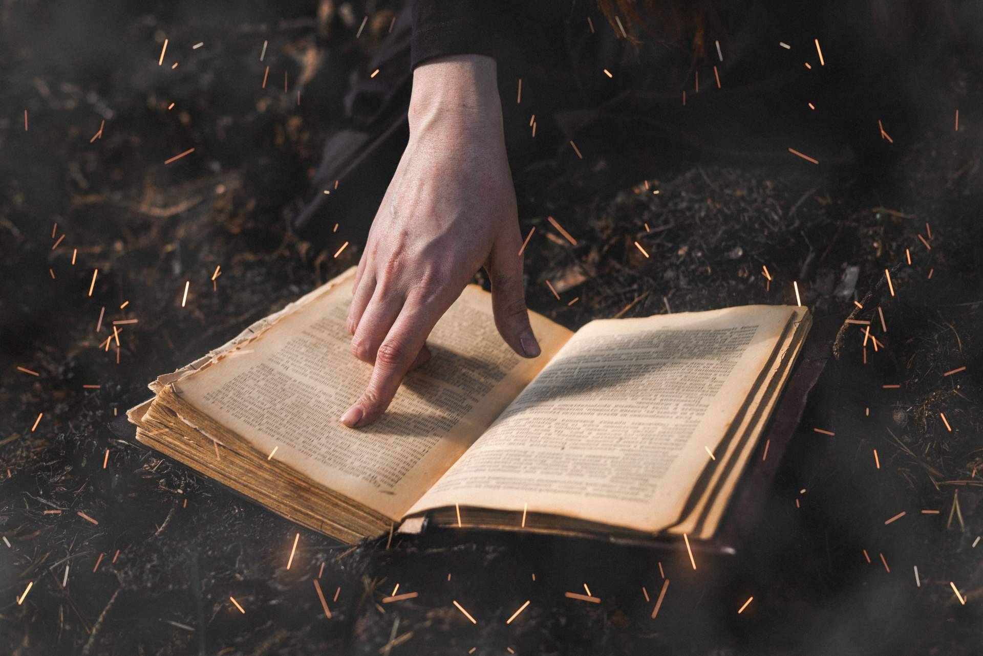 La autora del libro 'De brujas' propone adaptar su obra a la producción cinematográfica