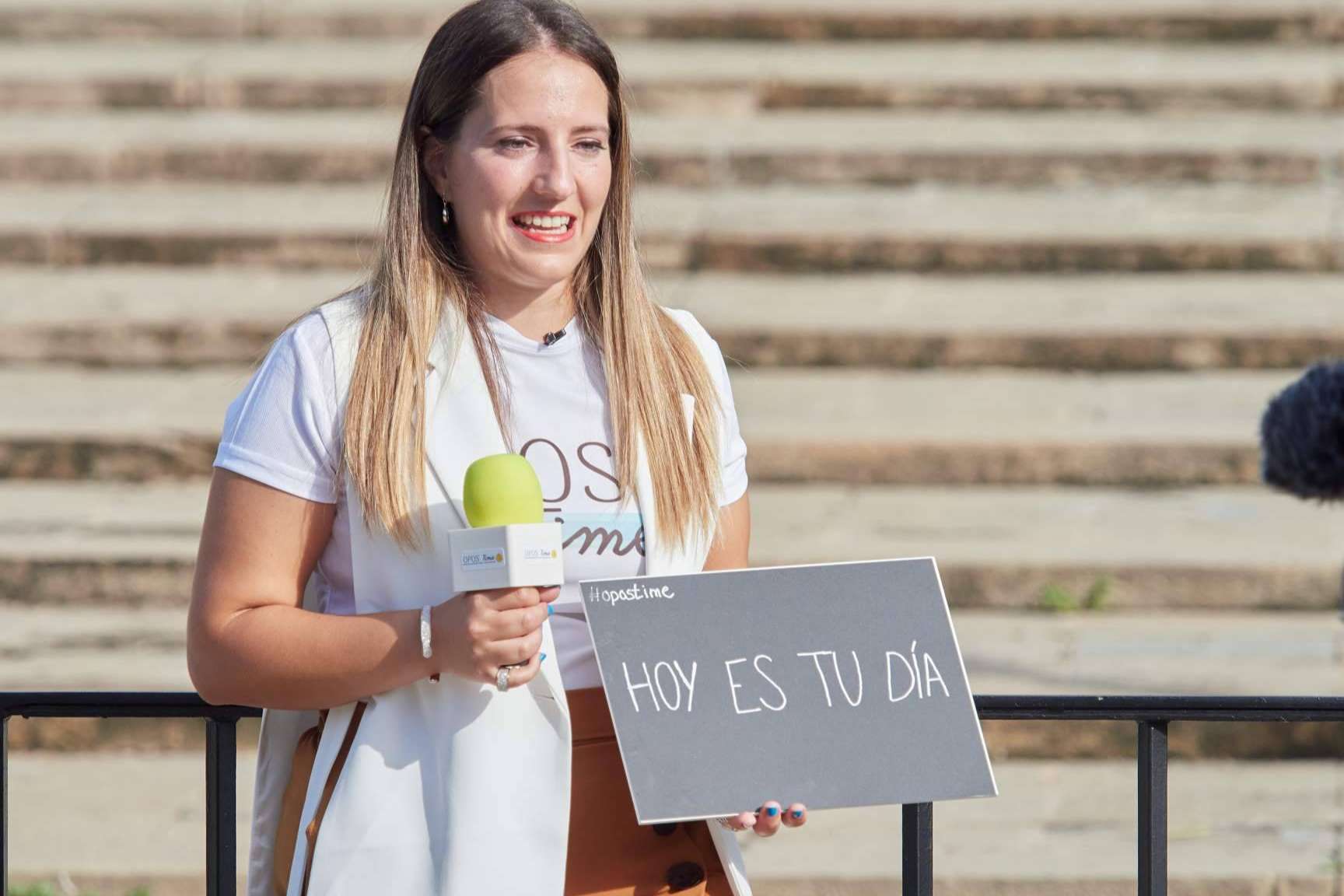 ¿Se puede ser funcionario sin examen? Opostime lo explica