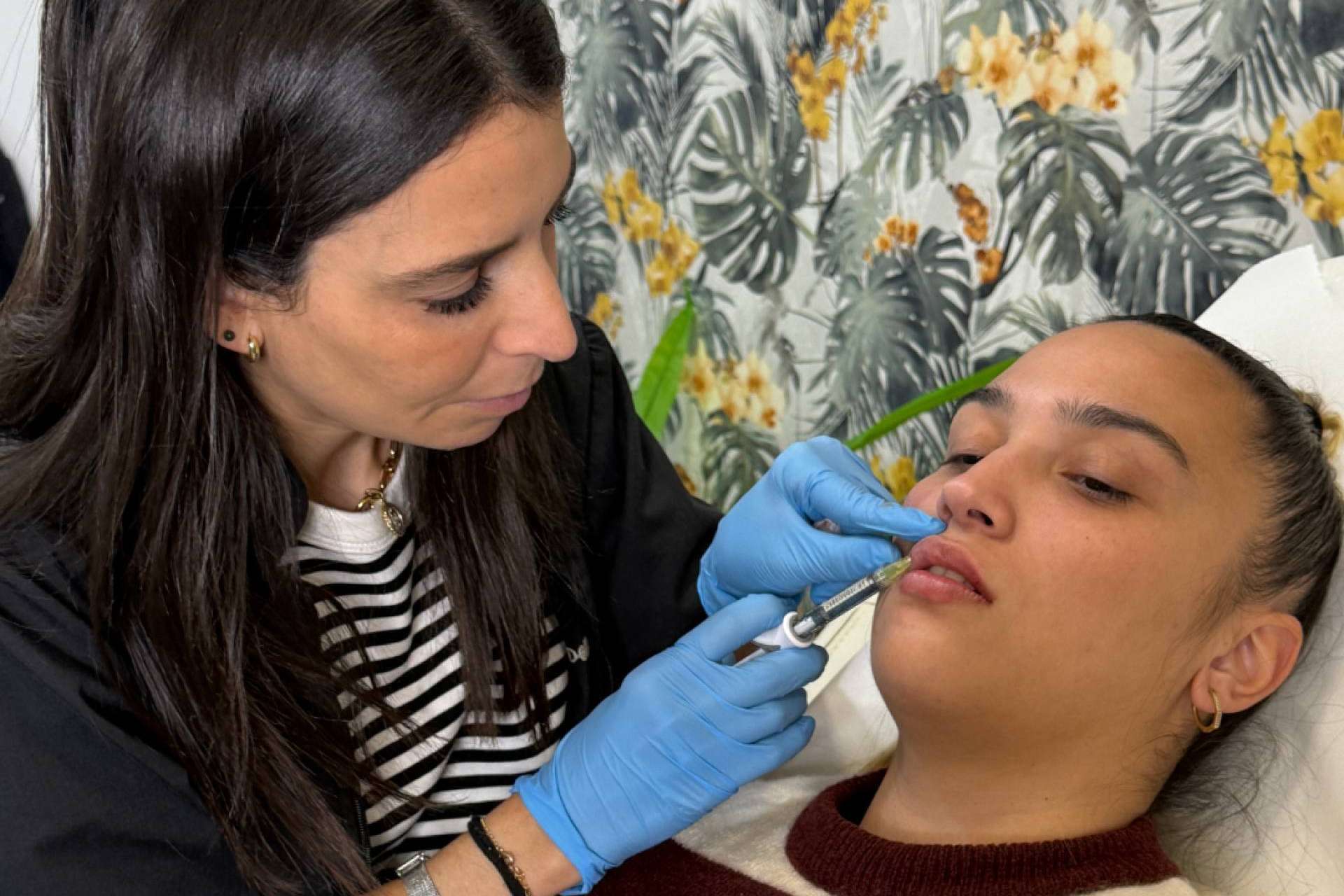 Nuevas tendencias en medicina estética para 2025, tratamientos no invasivos y tecnología avanzada