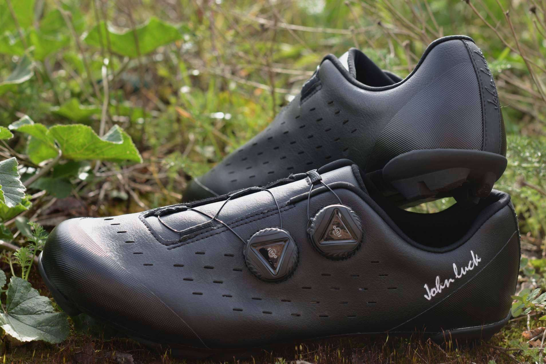 ¿Dolor en los pies al practicar ciclismo? La solución está en las zapatillas de ciclismo de horma ancha