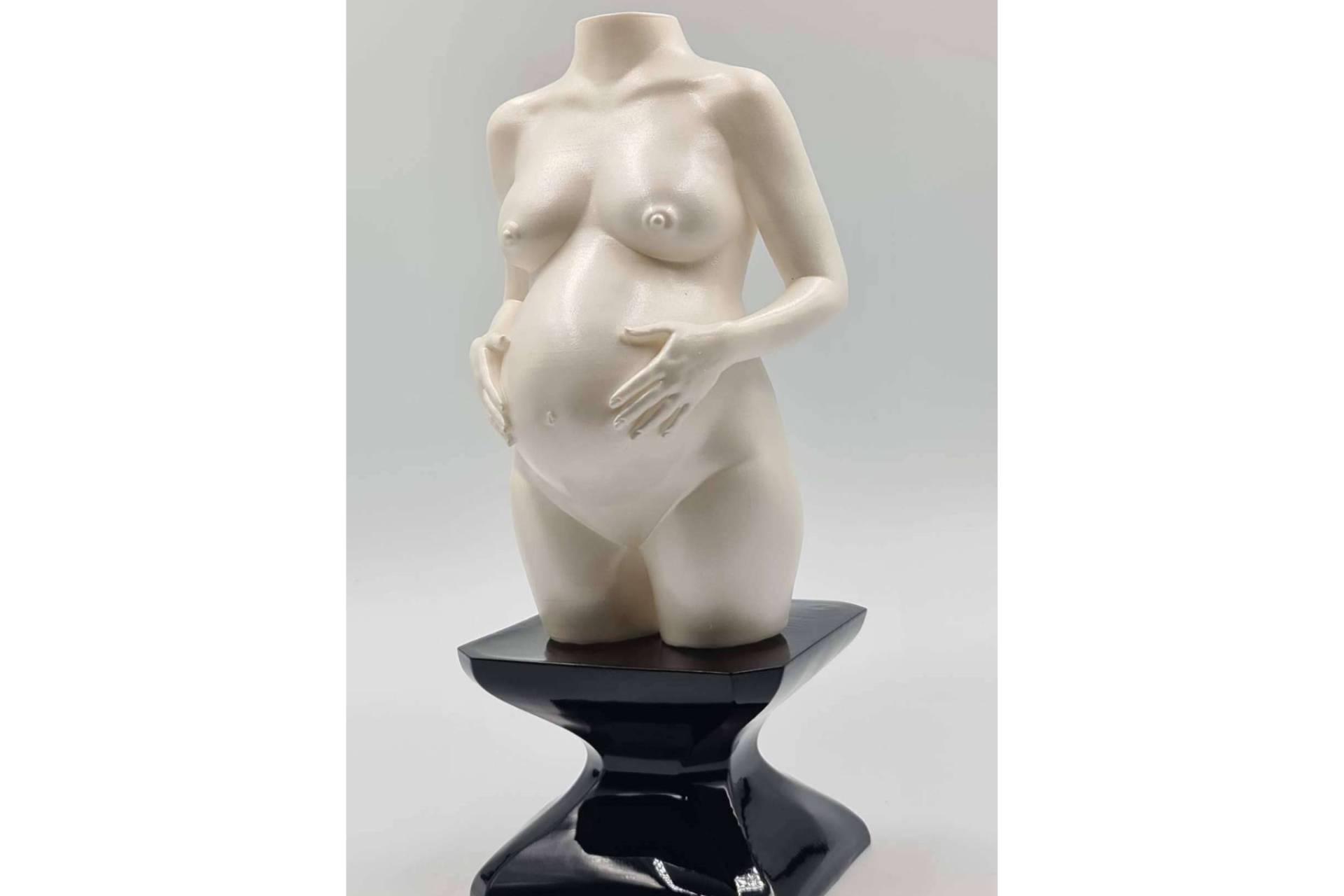 Arte y maternidad con el regalo que captura la belleza del embarazo