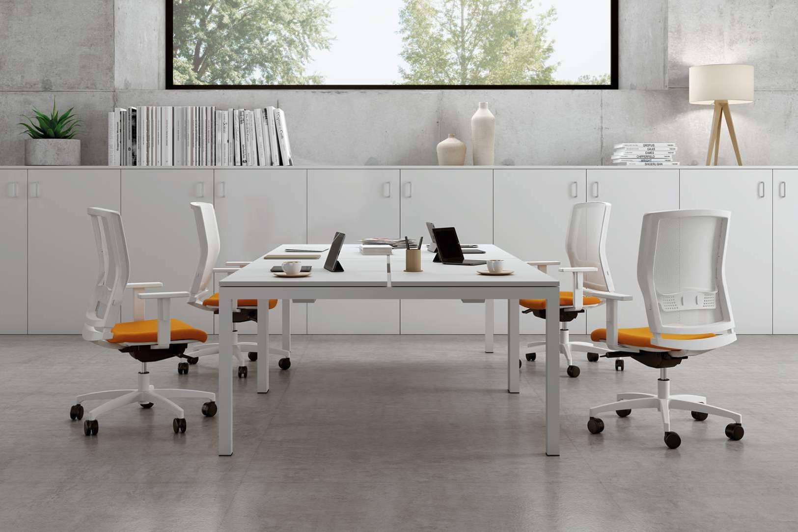 La ergonomía en oficinas modernas; OfficeDeco destaca la importancia de elegir sillas ergonómicas adecuadas
