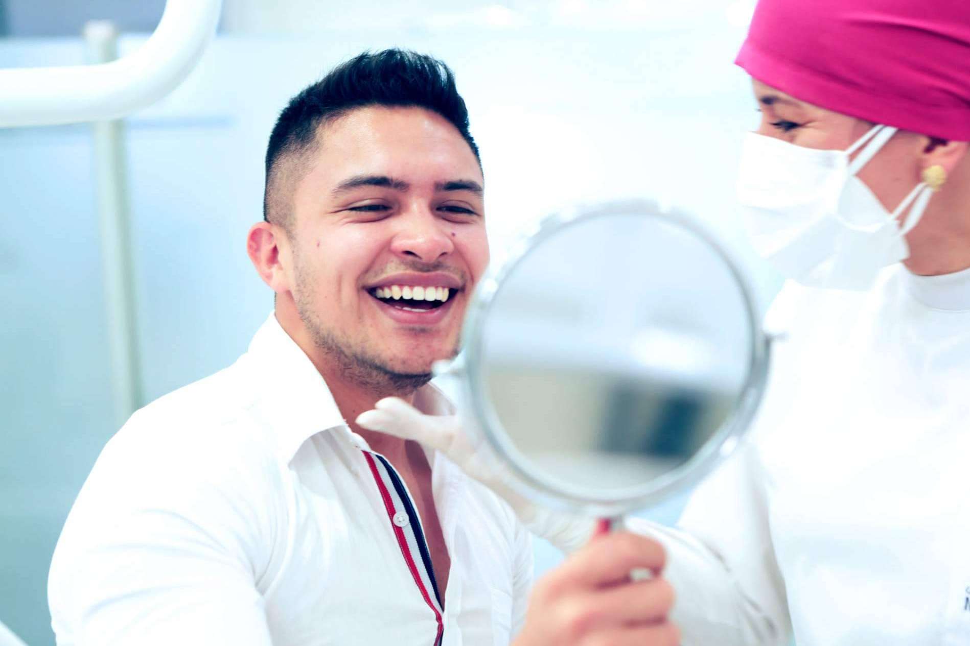 Odontología de Marlon Becerra, referencia internacional en tratamientos dentales de alta complejidad en 2025
