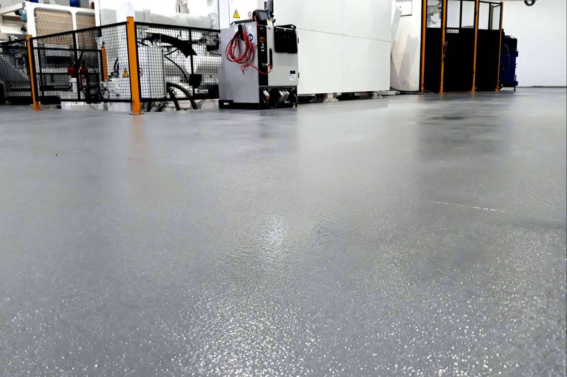 Serviarnau transforma espacios industriales con pavimentos de alta resistencia y durabilidad