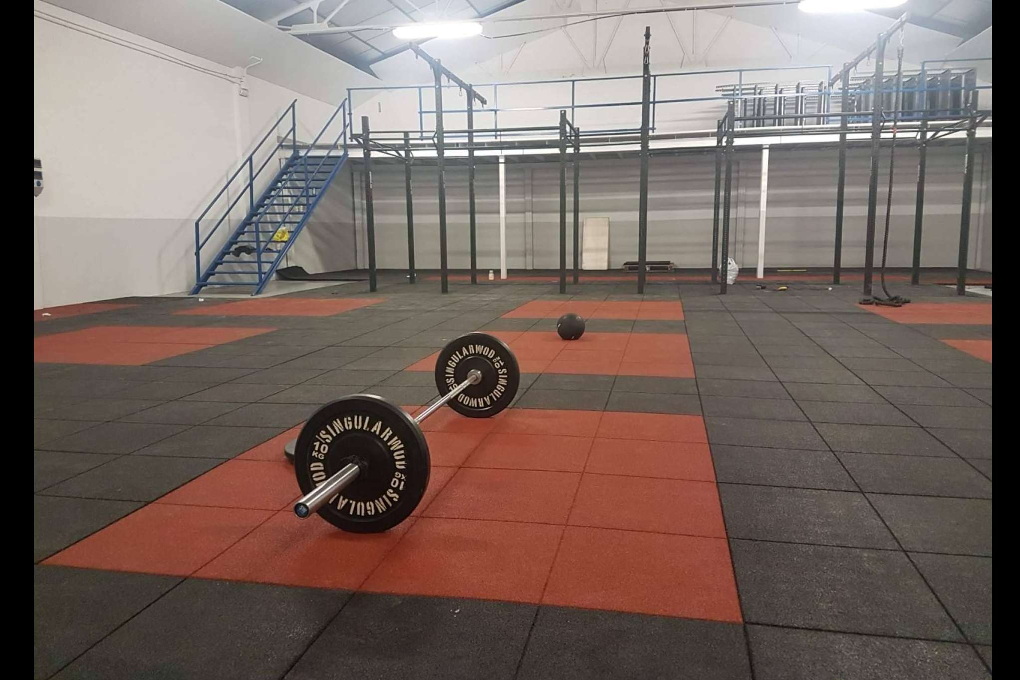 Losas de Caucho destaca los beneficios de sus losetas de caucho para gimnasios y parques infantiles