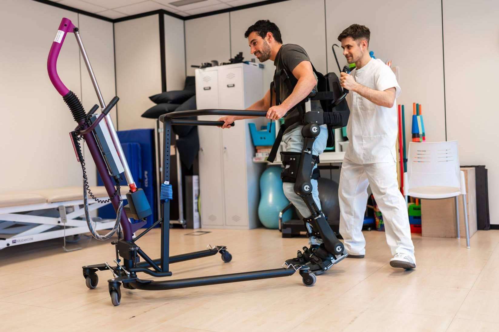 Movex Clinics incorpora exoesqueletos HANK, BELK y Hand of Hope para impulsar la neurorrehabilitación robótica de Gogoa