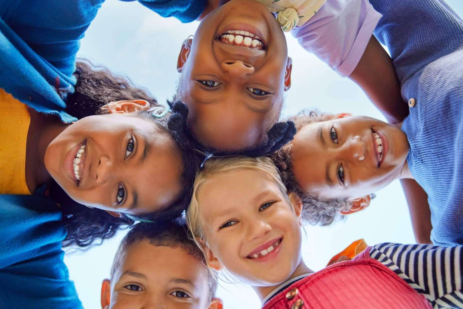 Agosto se llena de juego con las extraescolares recreativas de Alventus en casa, familia o campamento