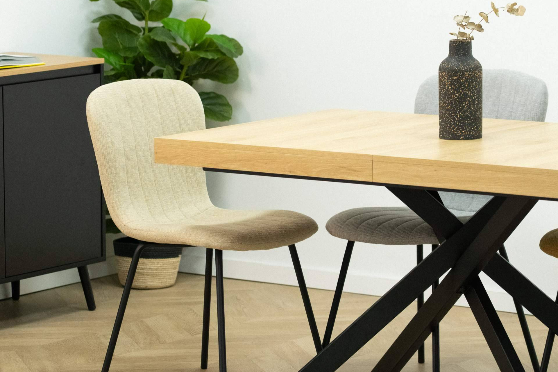 Top Mueble presenta una amplia gama de sillas de salón modernas con diseño nacional y entrega rápida