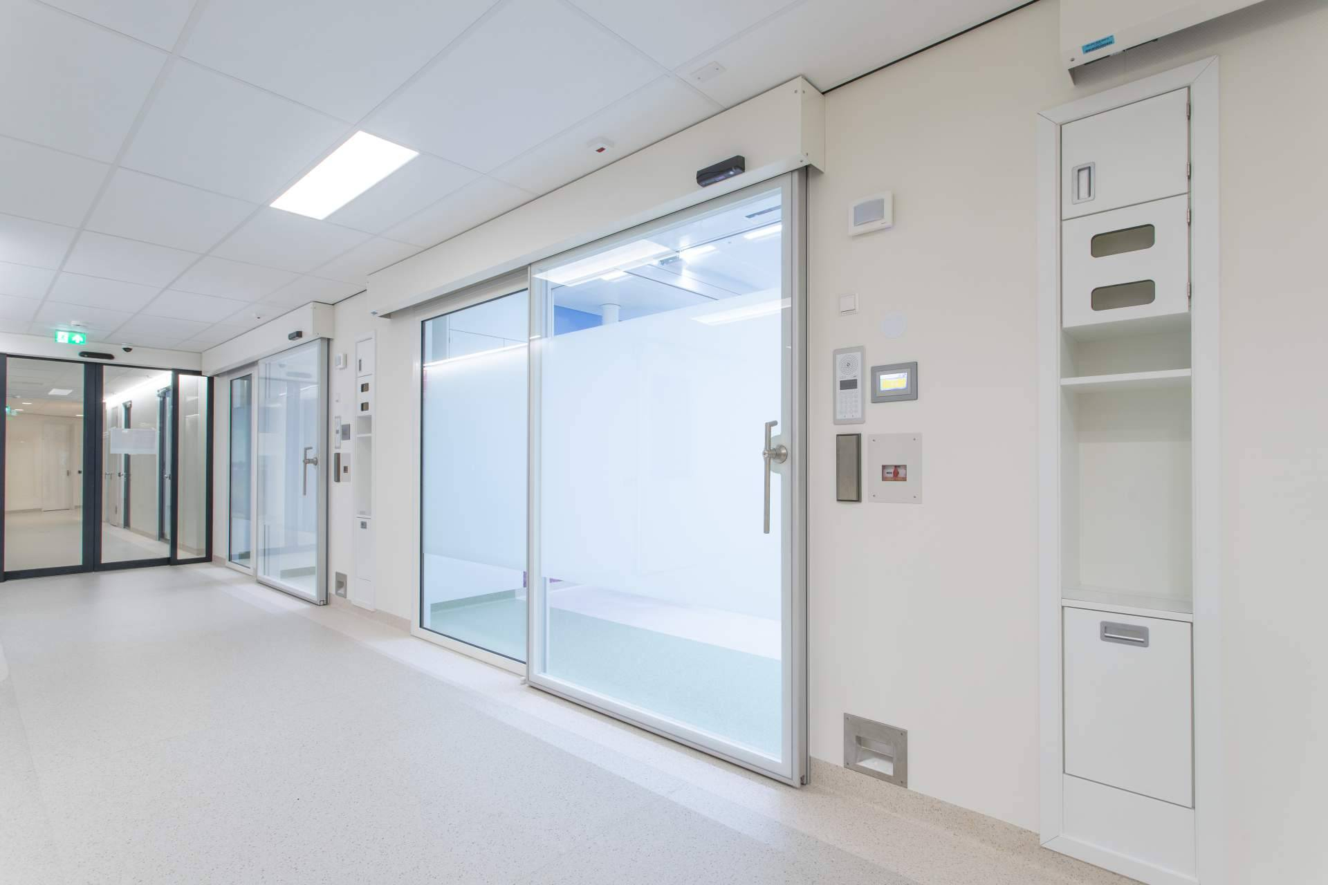 ASSA ABLOY desarrolla soluciones específicas en puertas para hospitales y centros de atención sanitaria