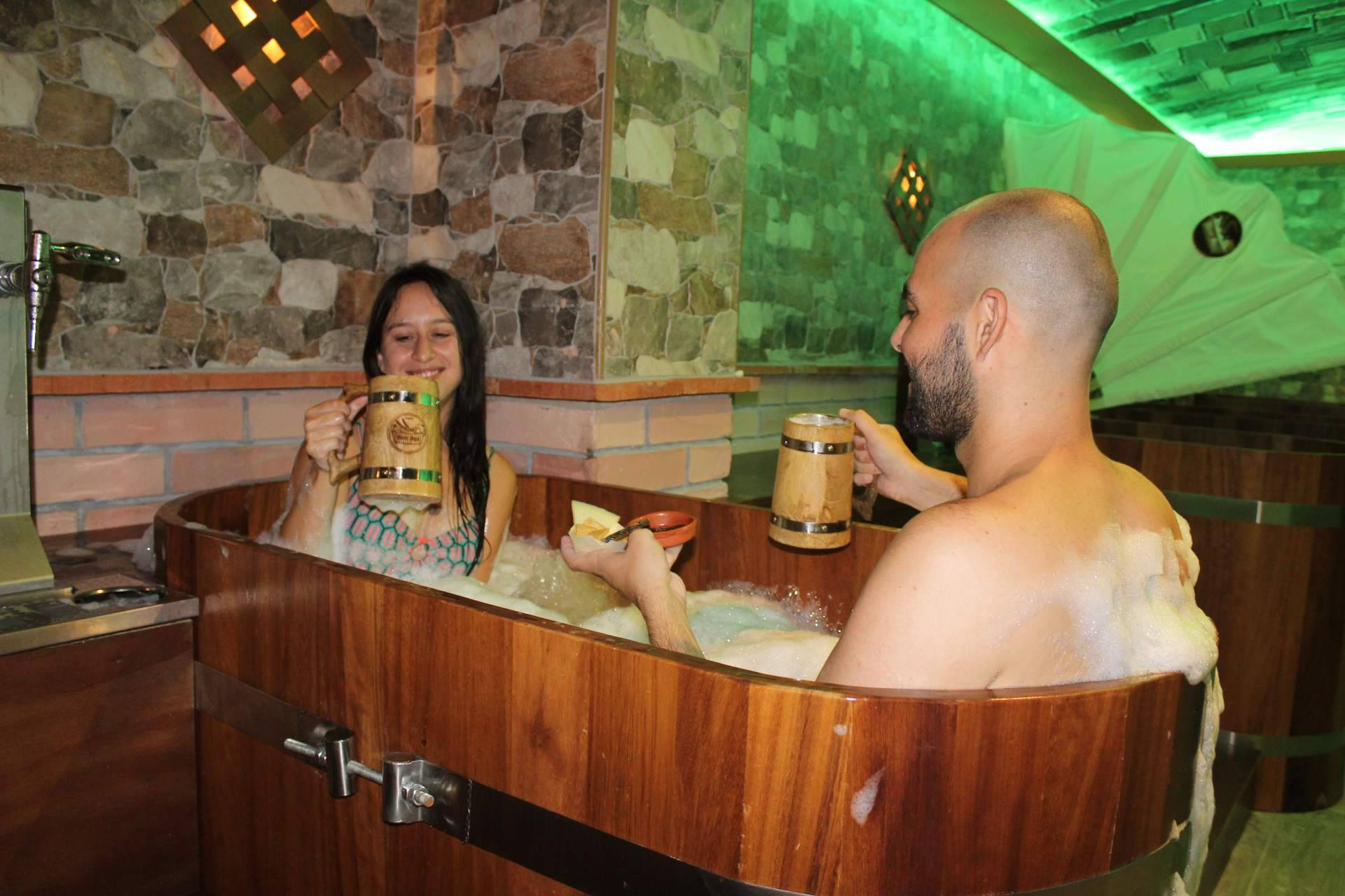 Beer Spa presenta el bono regalo spa como opción versátil para parejas, grupos de amigos y empresas