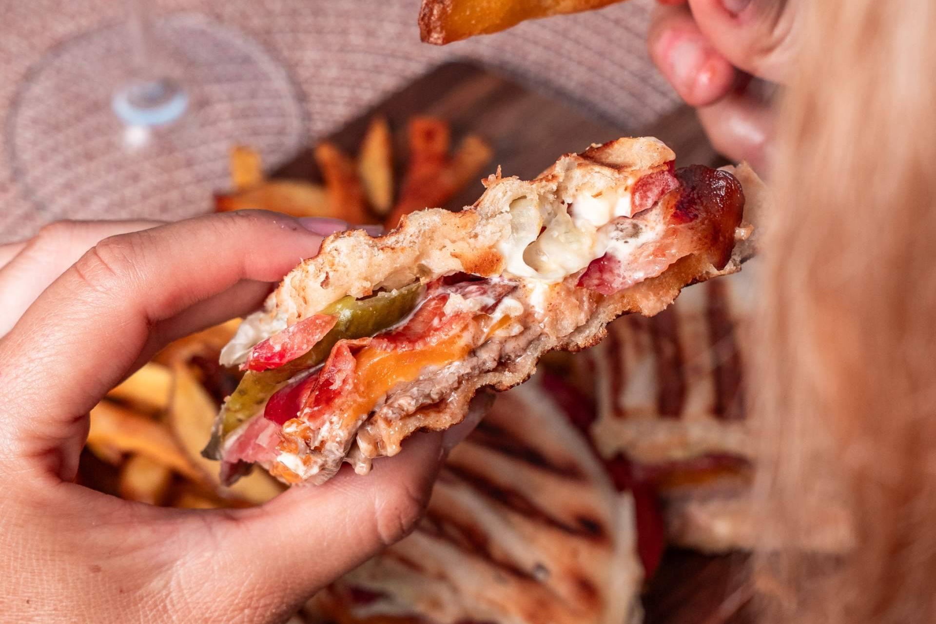 La tradición del campero malagueño, reinventada en Casaamigos Playa, restaurante frente al mar en Málaga