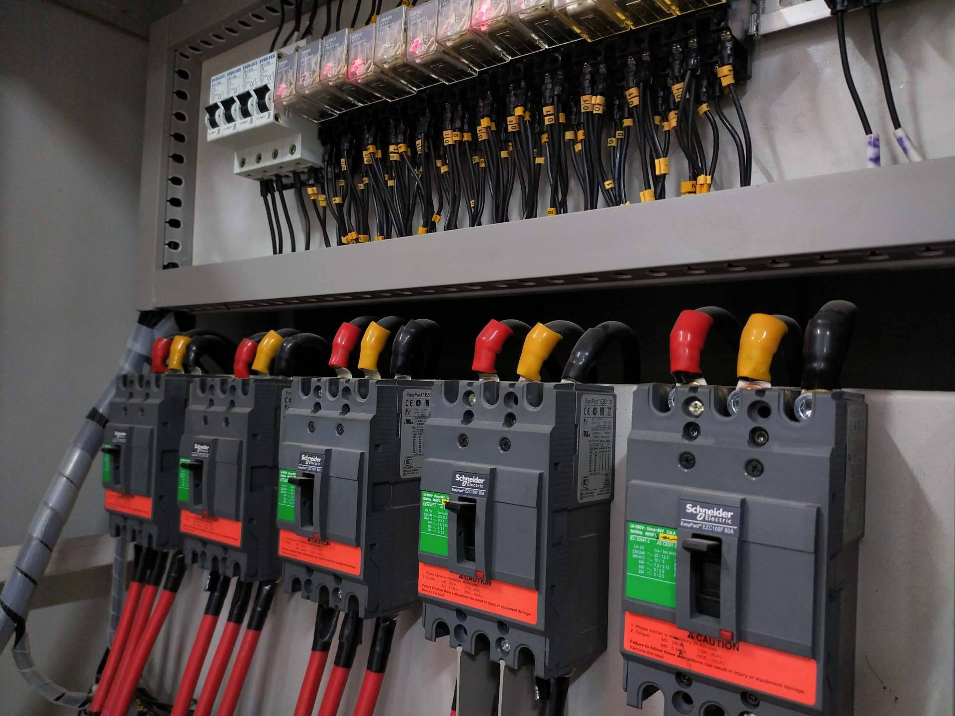 Cadenza Electric anuncia gran stock de material eléctrico Schneider con envío inmediato