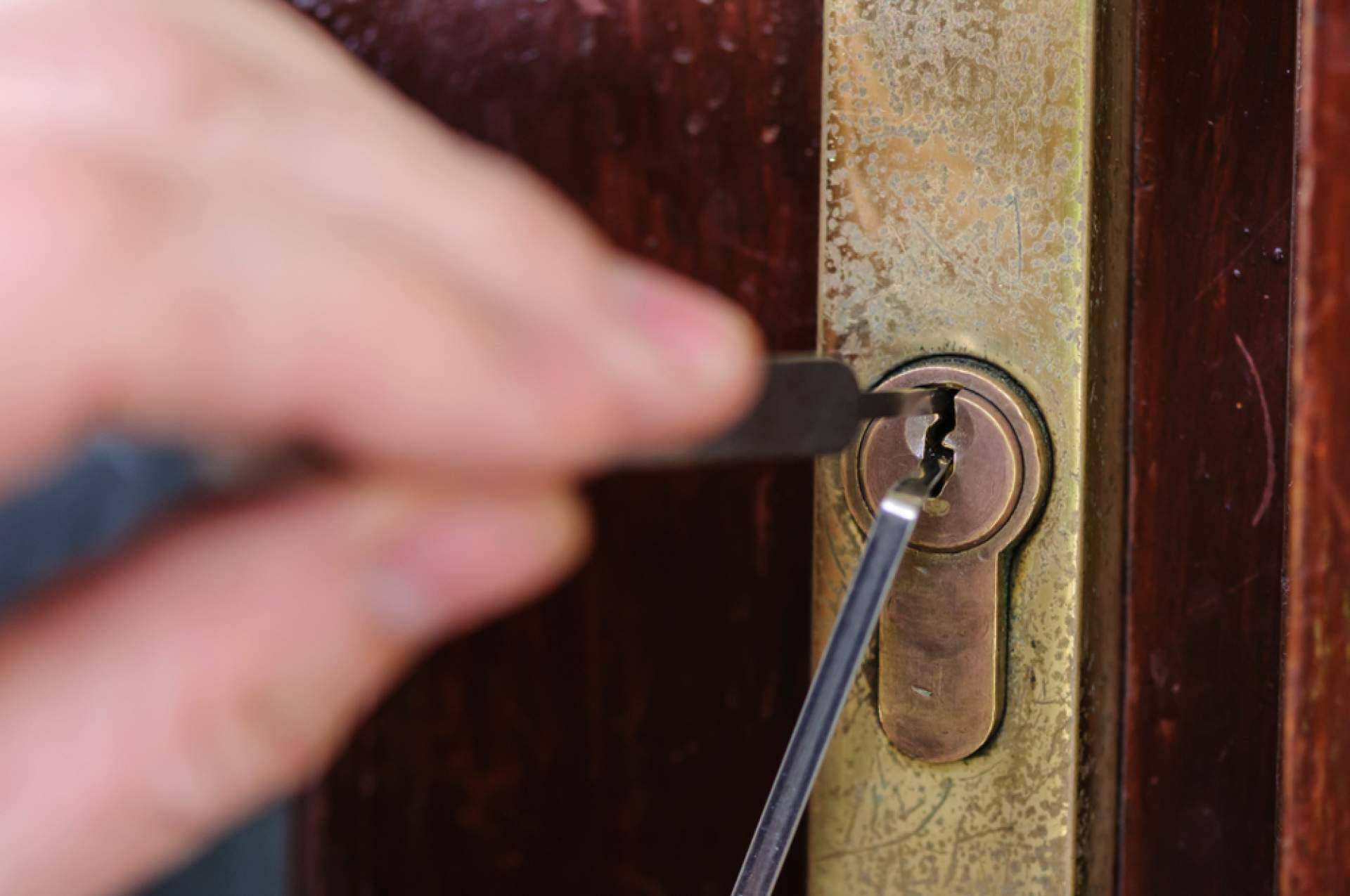 Cerrajero Técnico mantiene un servicio 24 horas en Madrid, con aperturas y cambios urgentes de cerraduras