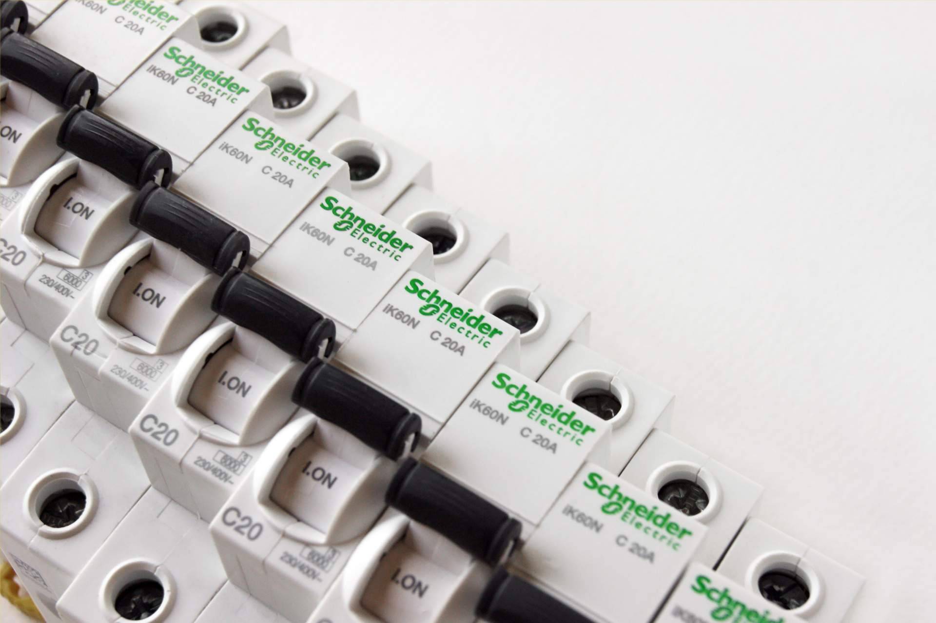 Material eléctrico Schneider Electric con disponibilidad inmediata en Cadenza Electric