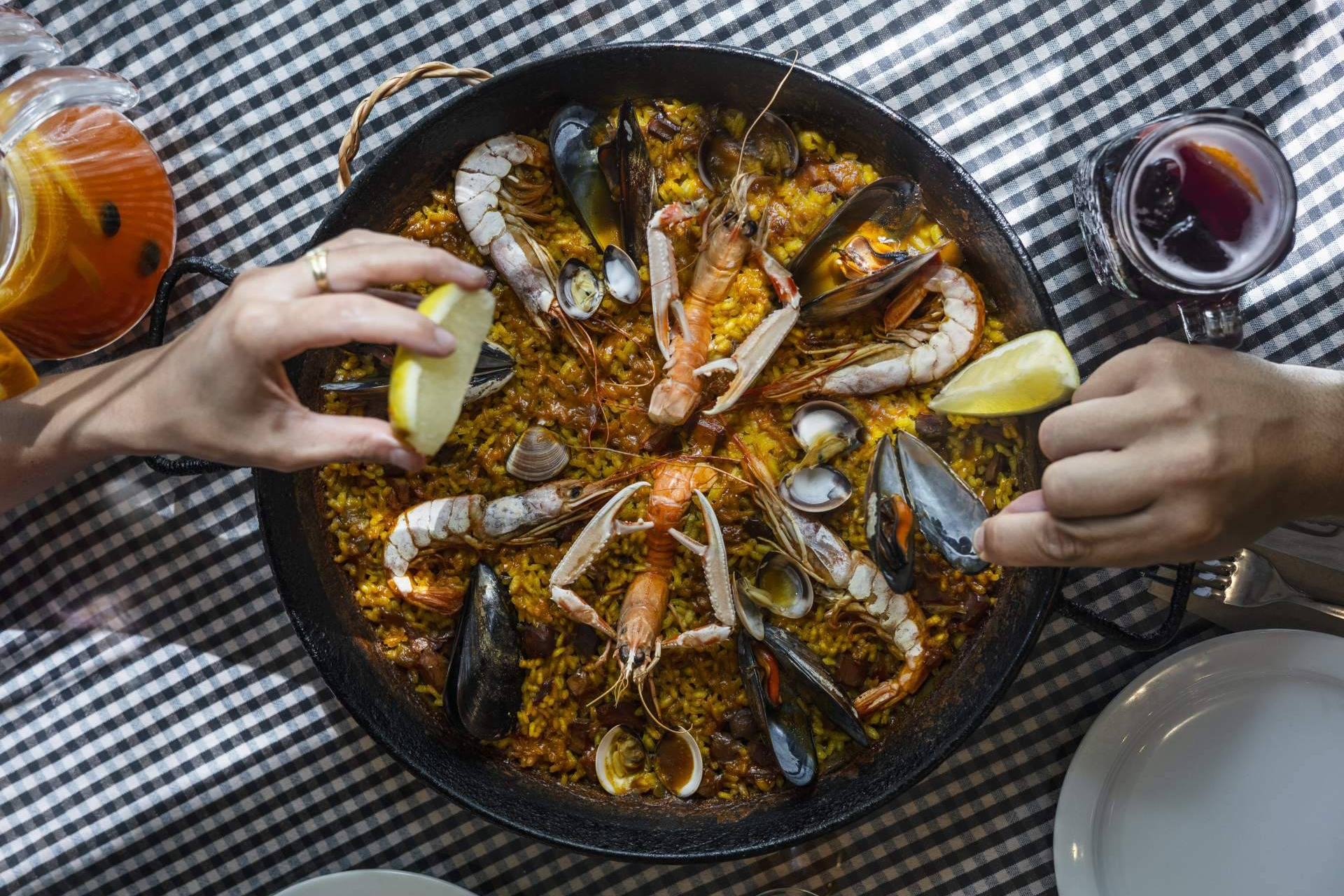 Celebraciones y grupos con ambiente tradicional en la Barceloneta, la propuesta de Pasa Tapas