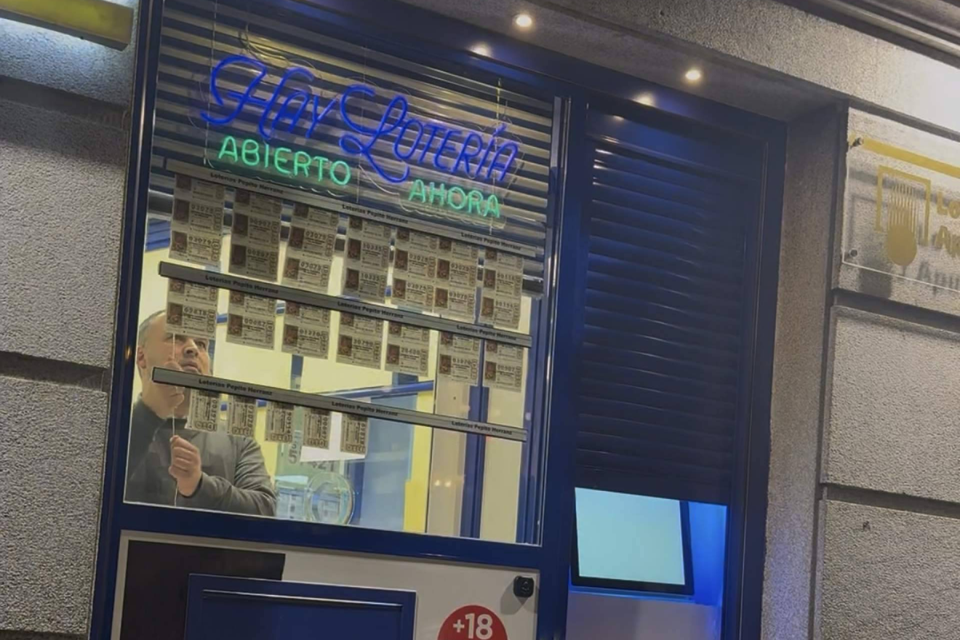 Loterías Pepito Herranz abrirá sin pausa las dos noches previas al Sorteo de Navidad