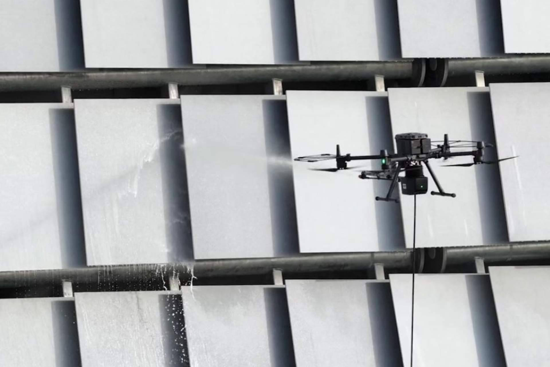 Limpieza con drones en estadios; seguridad, rapidez y eficiencia con Galvañ Lacados