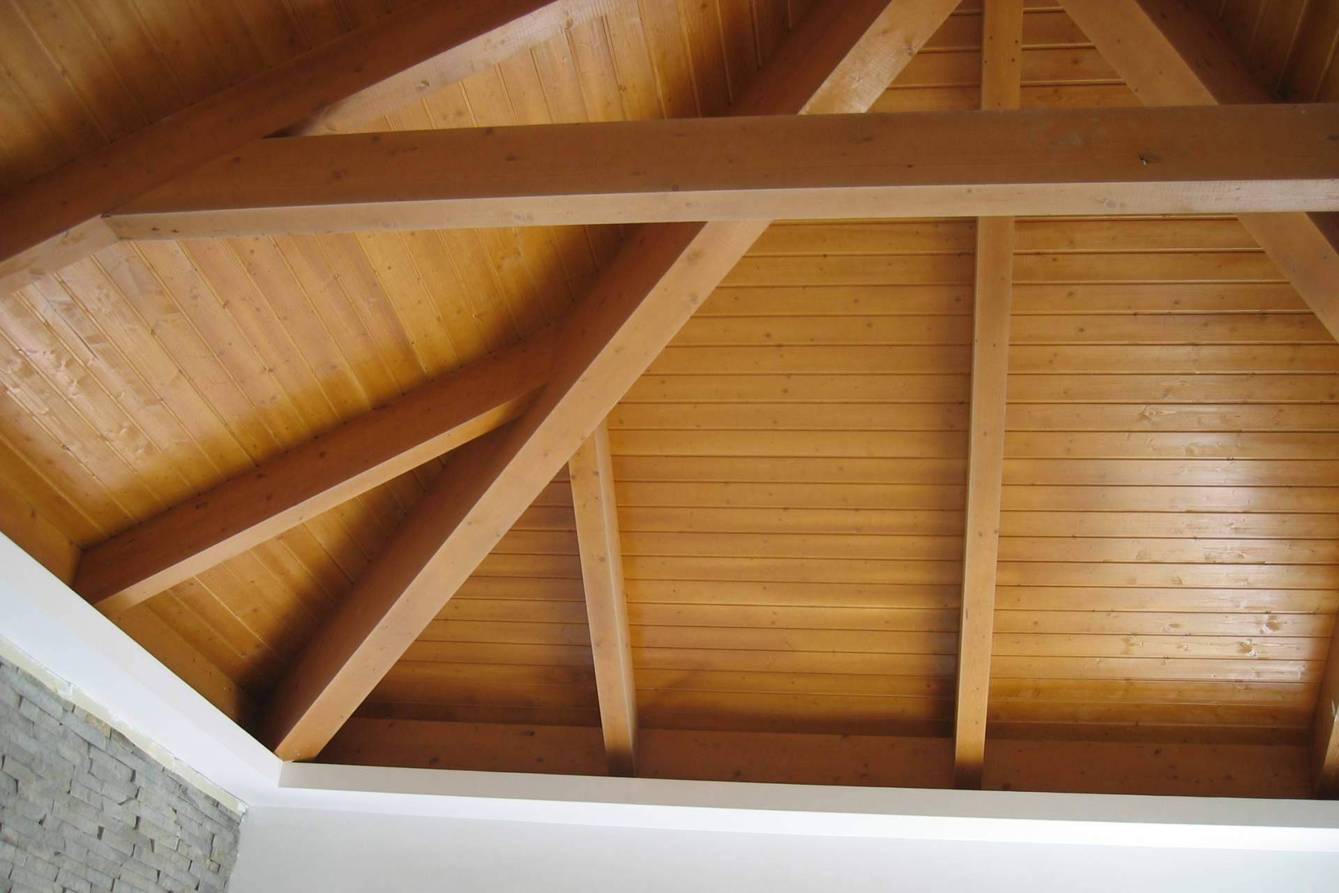 La primavera marca el momento ideal para renovar cubiertas con paneles sándwich de madera