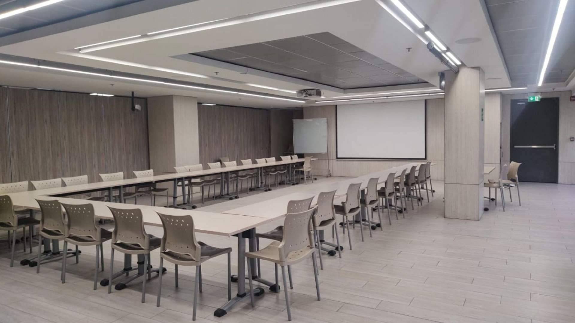 Edificio corporativo de 6 pisos para oficinas en venta en una zona estratégica de Bogotá, Colombia