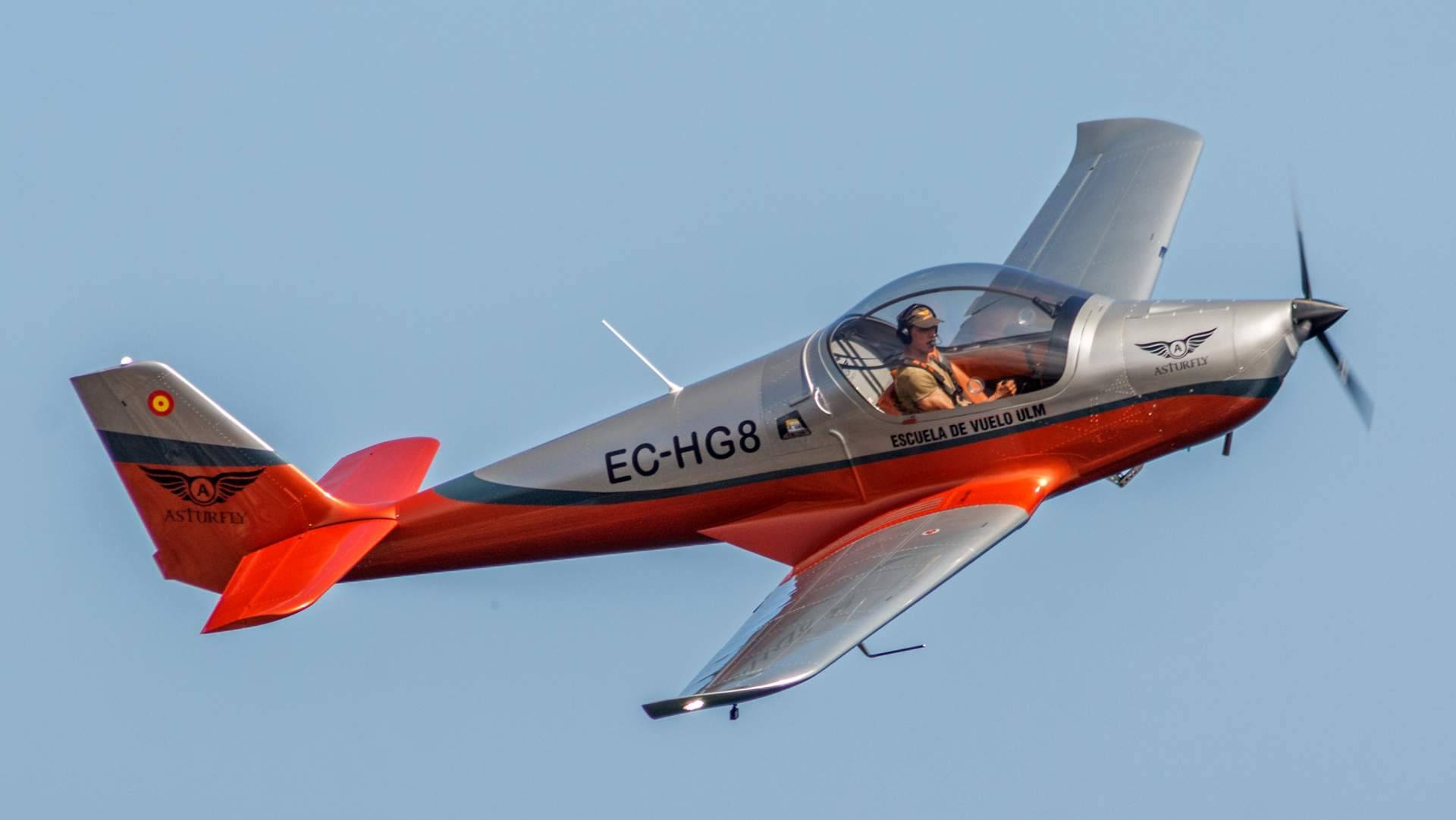 El garaje volador cobra vida en Asturfly con historias reales de pilotos que construyen su avión
