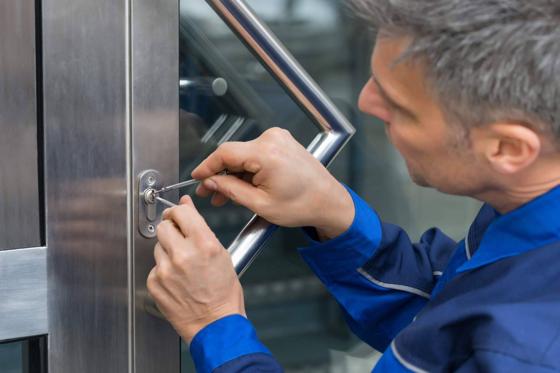 Atención técnica 24h en Alicante y Benidorm con aperturas sin daños de Soluciones González