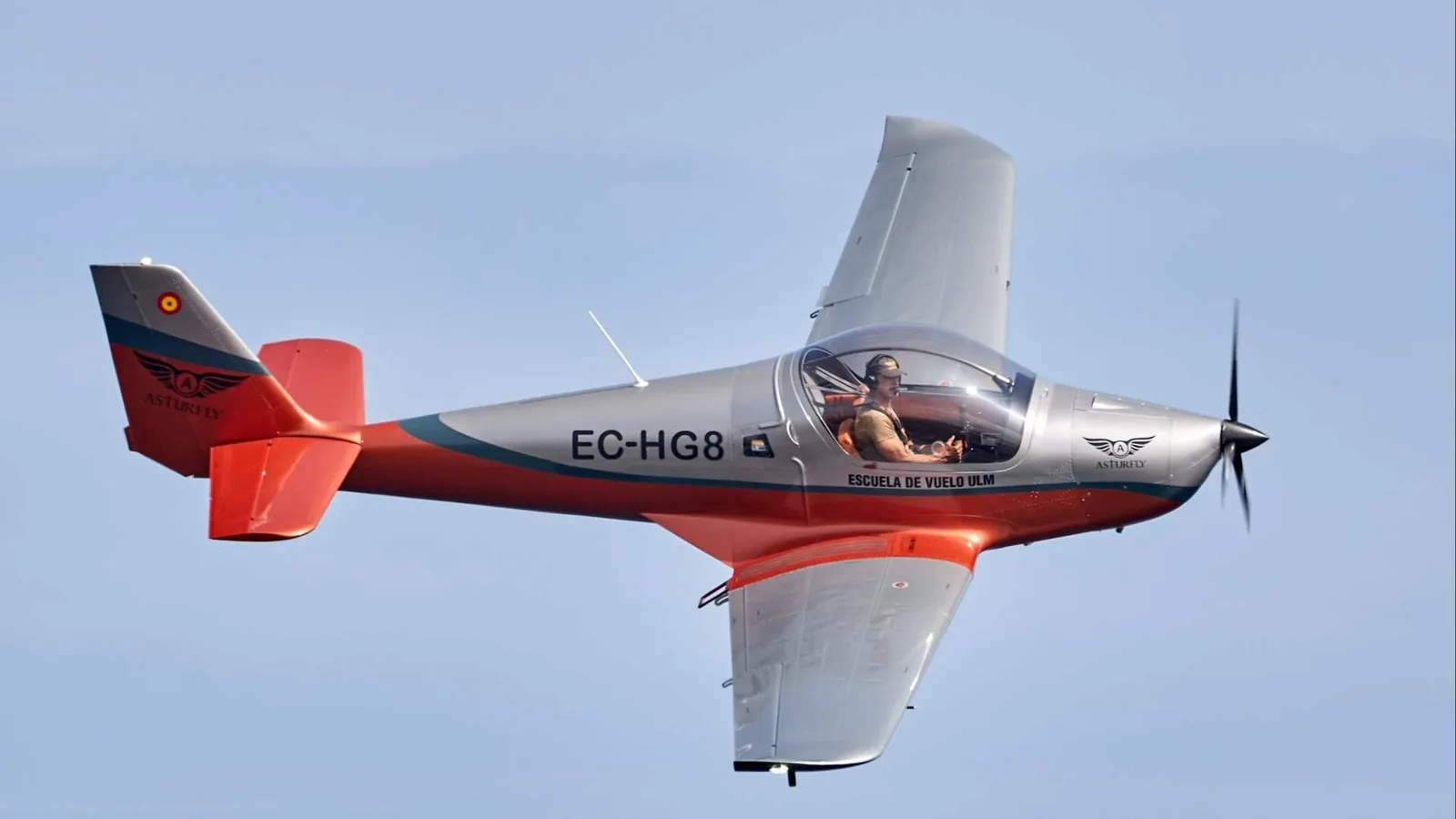 Asturfly impulsa el curso de piloto de ultraligero con una formación práctica y especializada en Asturias